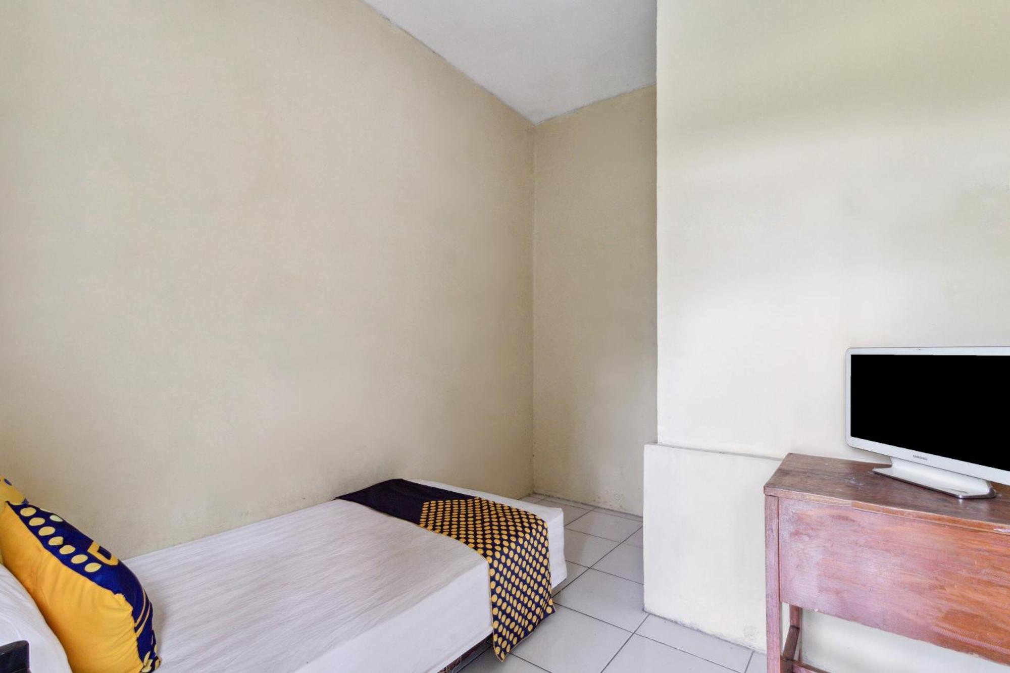 Hotel Spot On 92832 Al Mahira Syariah Majalengka Esterno foto