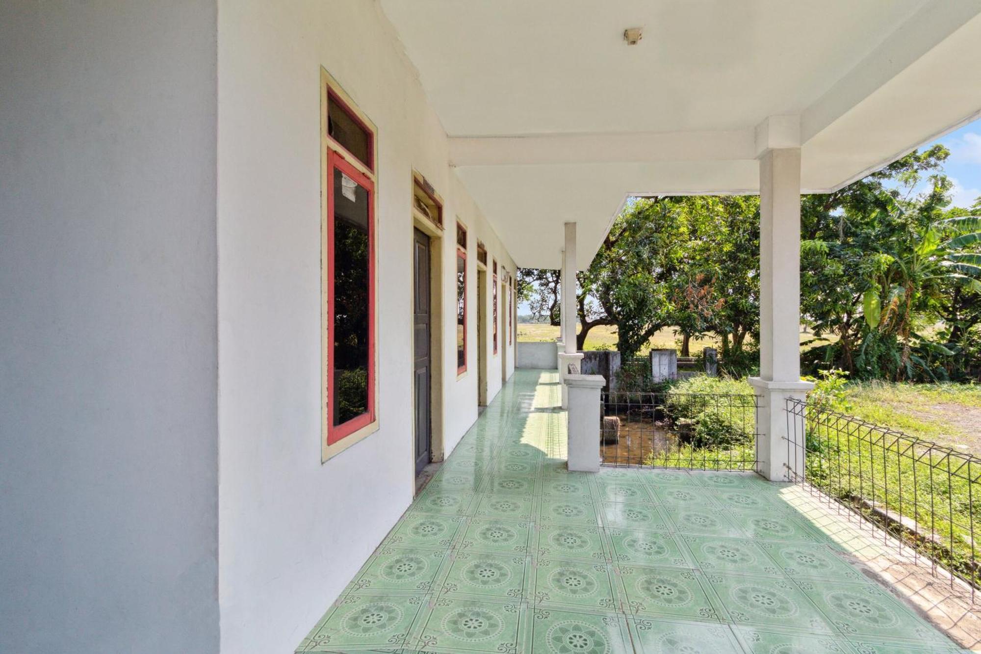 Hotel Spot On 92832 Al Mahira Syariah Majalengka Esterno foto