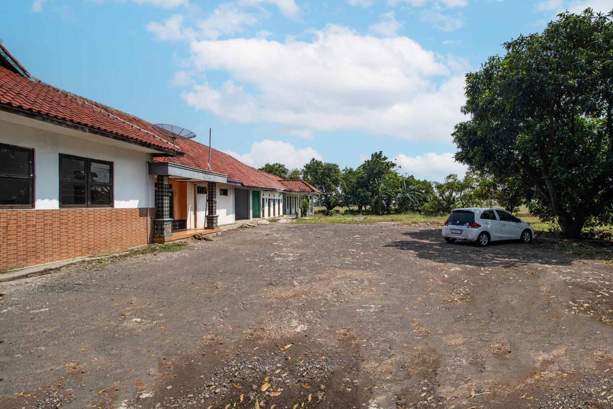 Hotel Spot On 92832 Al Mahira Syariah Majalengka Esterno foto